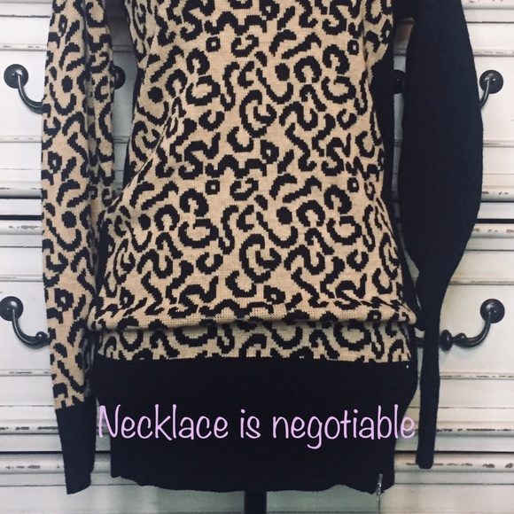 Venus Off the Shoulder Sweater - Picture 6 of 7